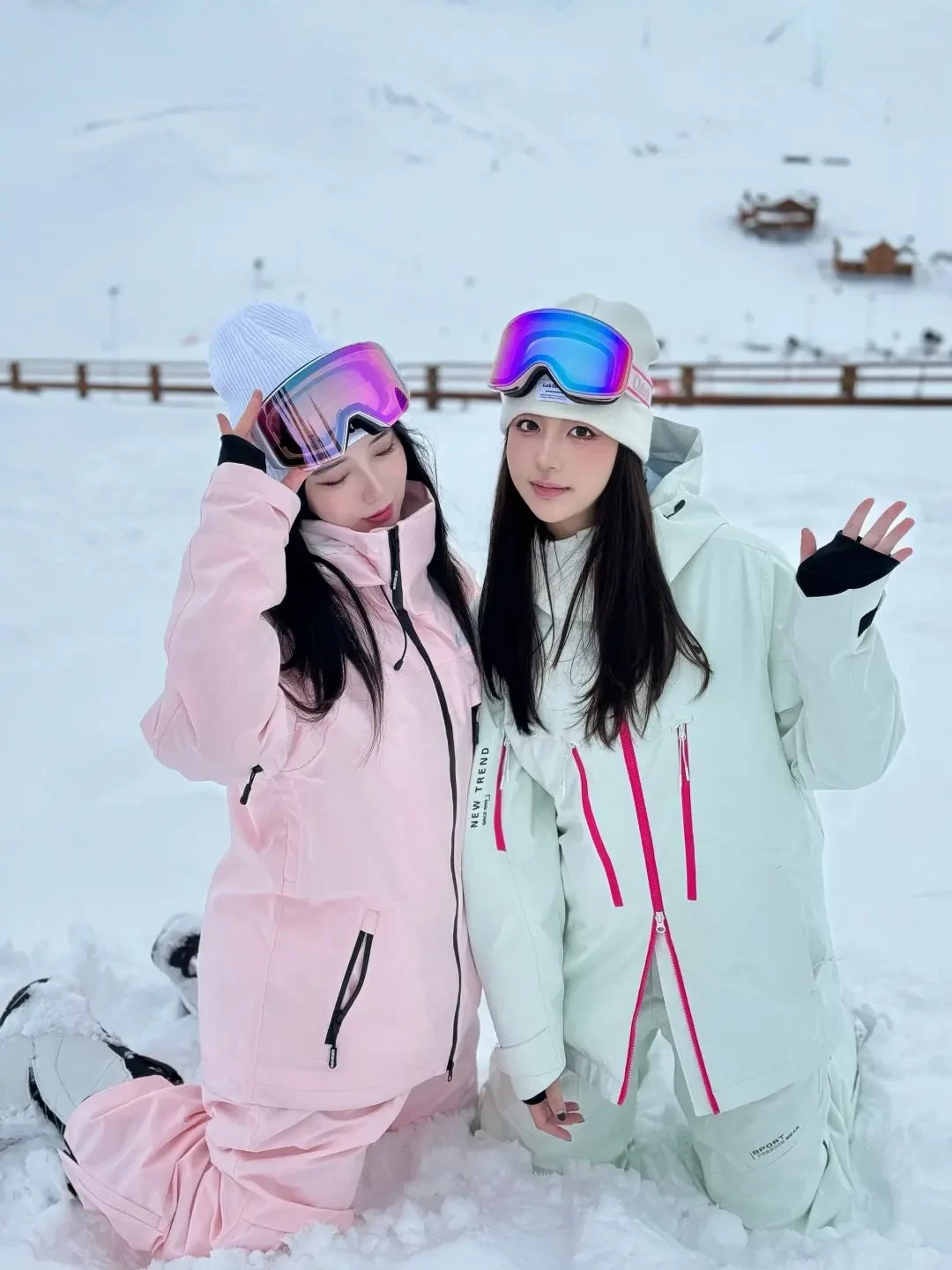 时尚滑雪服搭配指南:冬日户外保暖必备秘籍